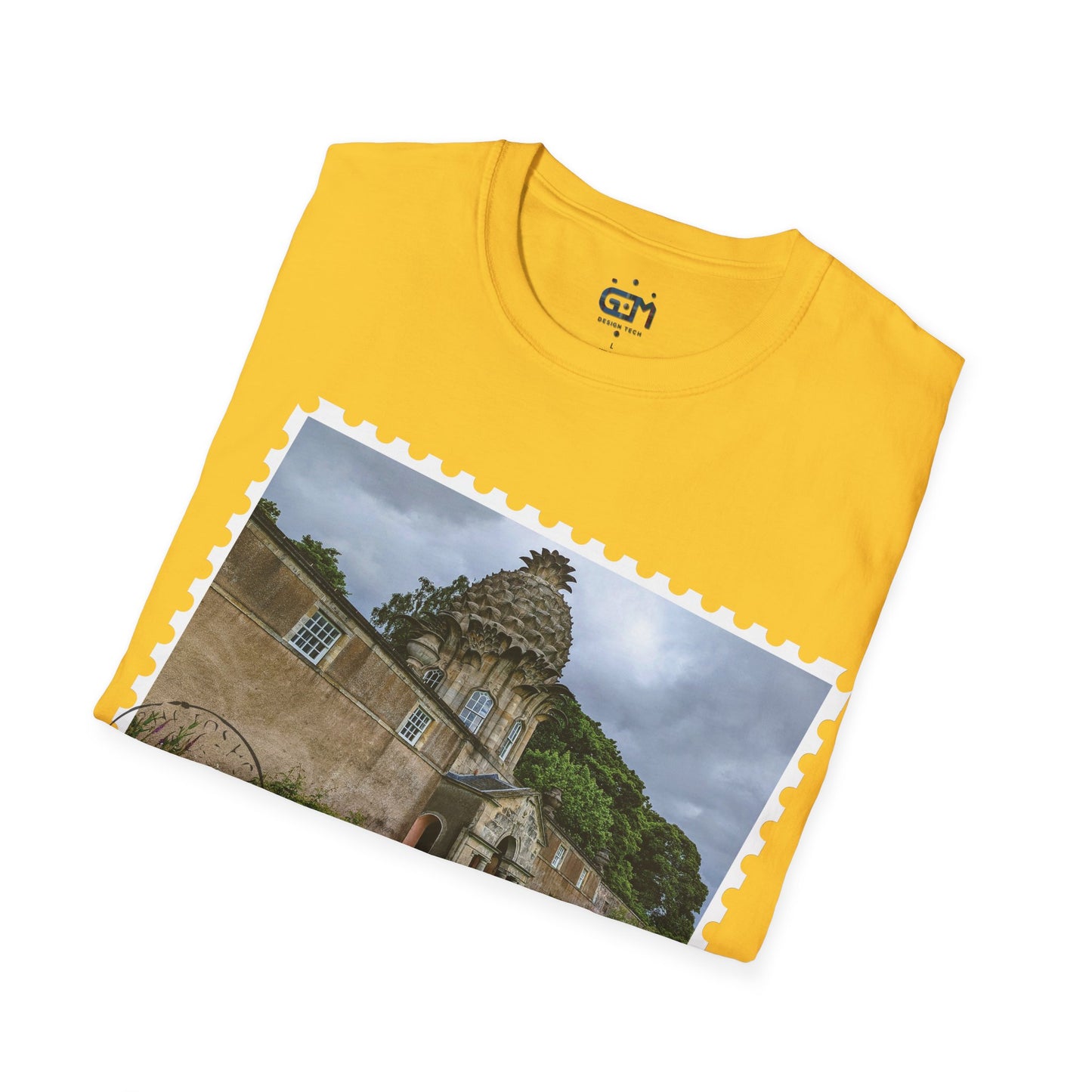تي شيرت Postcard Dunmore Pineapple Photo Softstyle، تي شيرت للجنسين، قميص اسكتلندا، ألوان مختلفة
