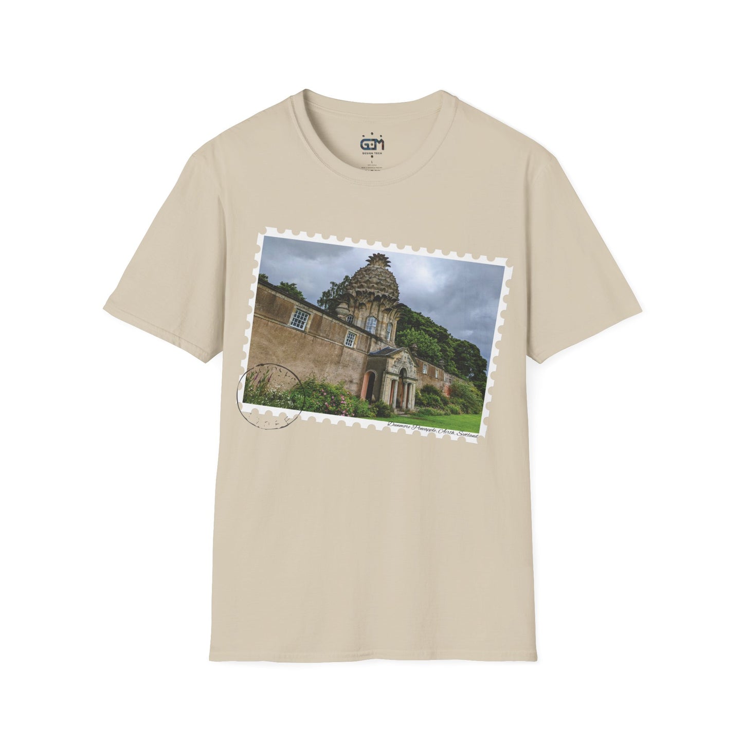 تي شيرت Postcard Dunmore Pineapple Photo Softstyle، تي شيرت للجنسين، قميص اسكتلندا، ألوان مختلفة