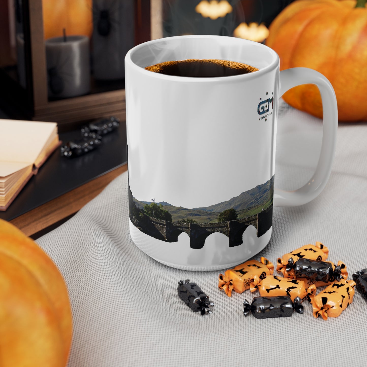 كوب صورة قلعة إيلين دونان، باللون الأبيض