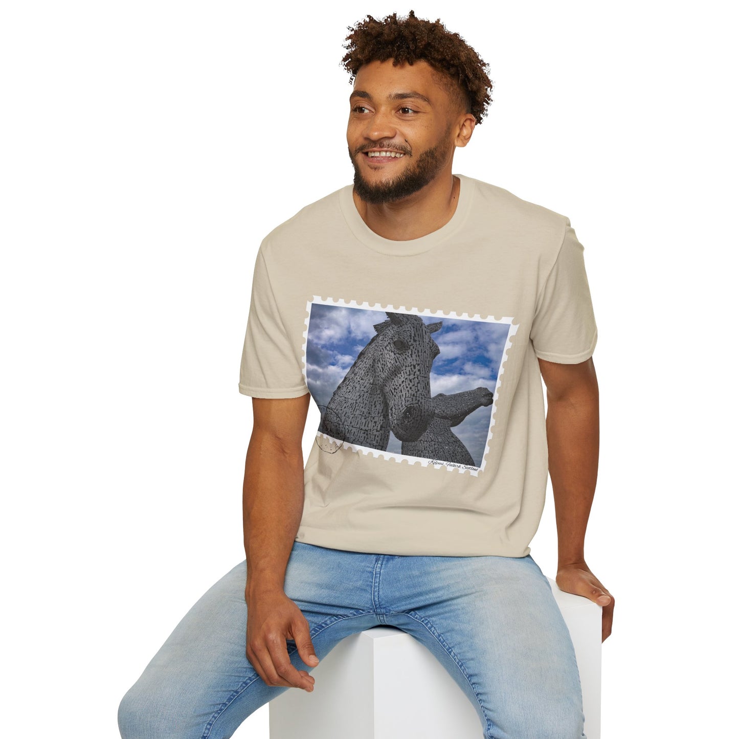 تي شيرت Postcard Kelpies Photo Softstyle، تي شيرت للجنسين، قميص اسكتلندا، ألوان مختلفة