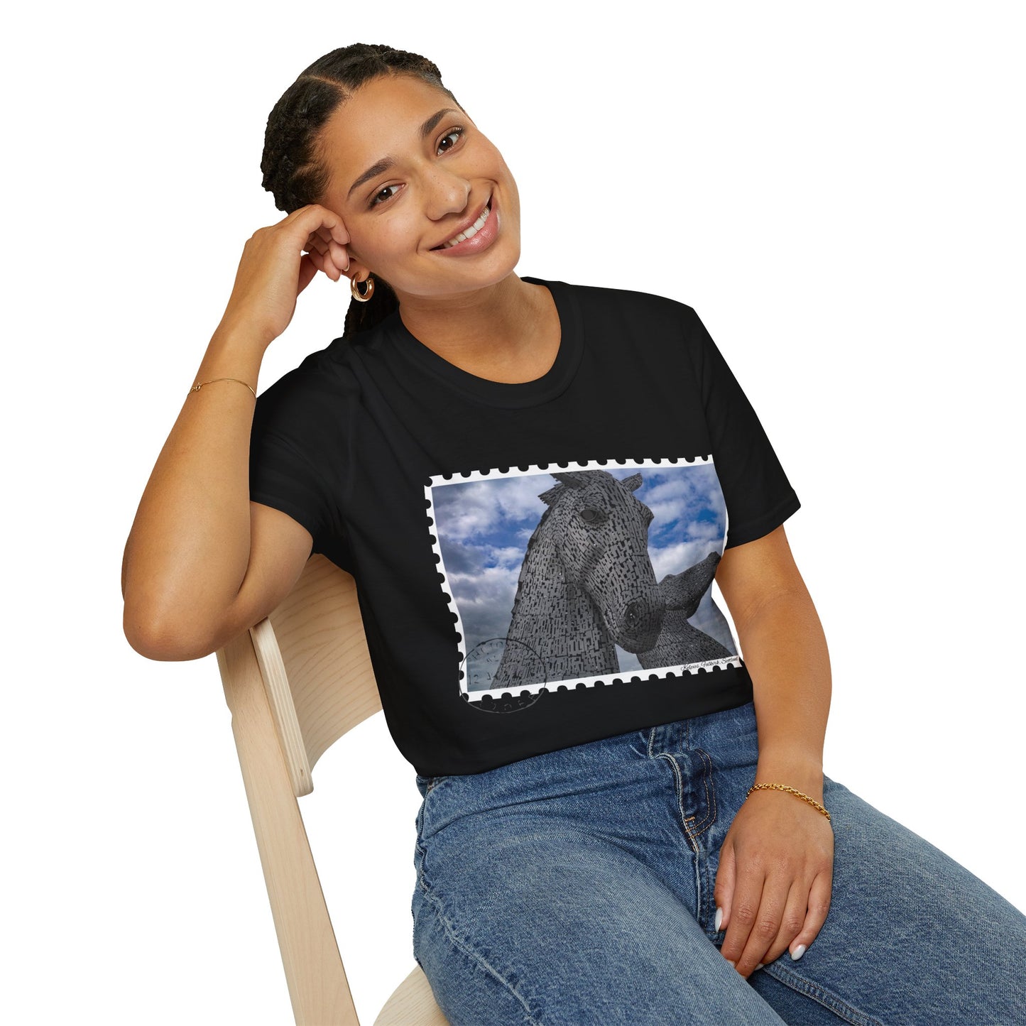 تي شيرت Postcard Kelpies Photo Softstyle، تي شيرت للجنسين، قميص اسكتلندا، ألوان مختلفة