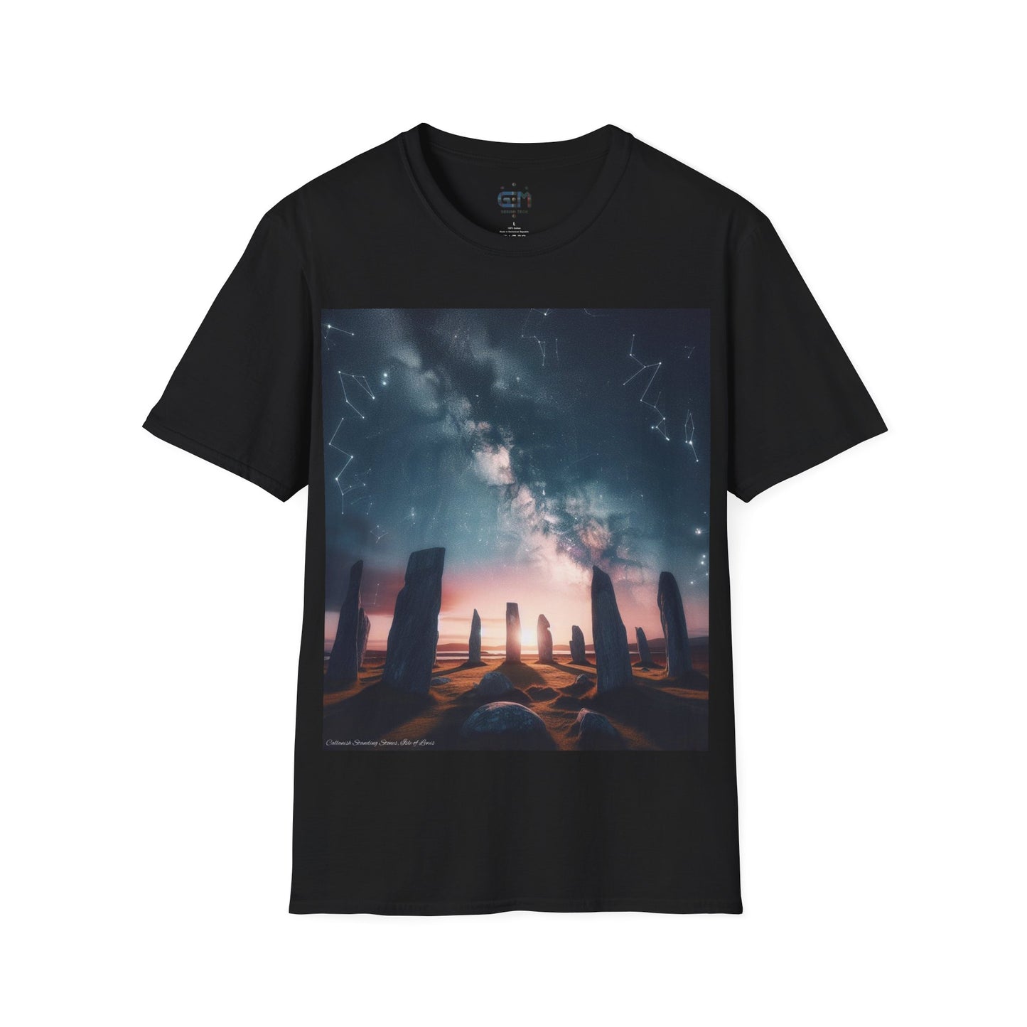 تي شيرت Callanish Standing Stones - Isle of Lewis Softstyle، تي شيرت للجنسين، معالم اسكتلندية، ألوان مختلفة