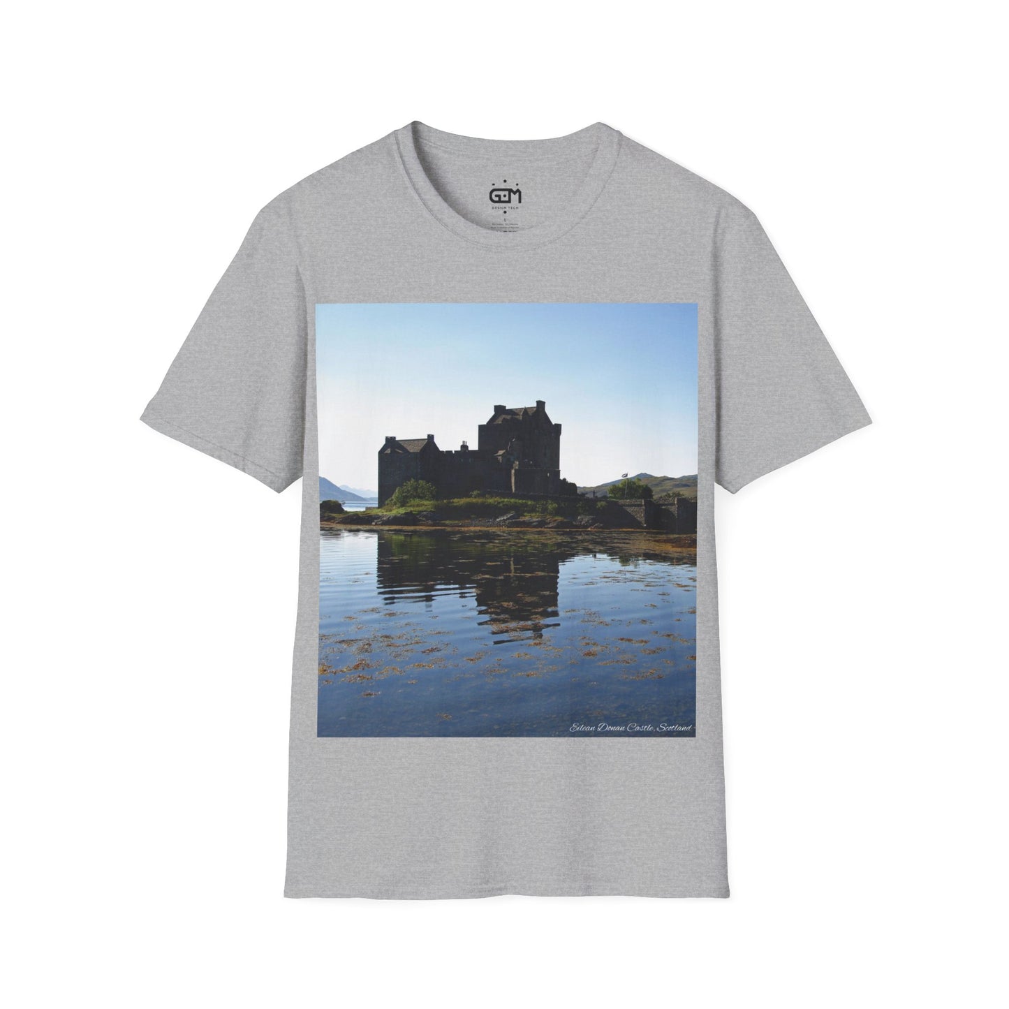 تي شيرت Eilean Donan Castle Photo Softstyle، تي شيرت للجنسين، قميص اسكتلندا، معلم اسكتلندي، طبيعة، مشهد، ألوان مختلفة