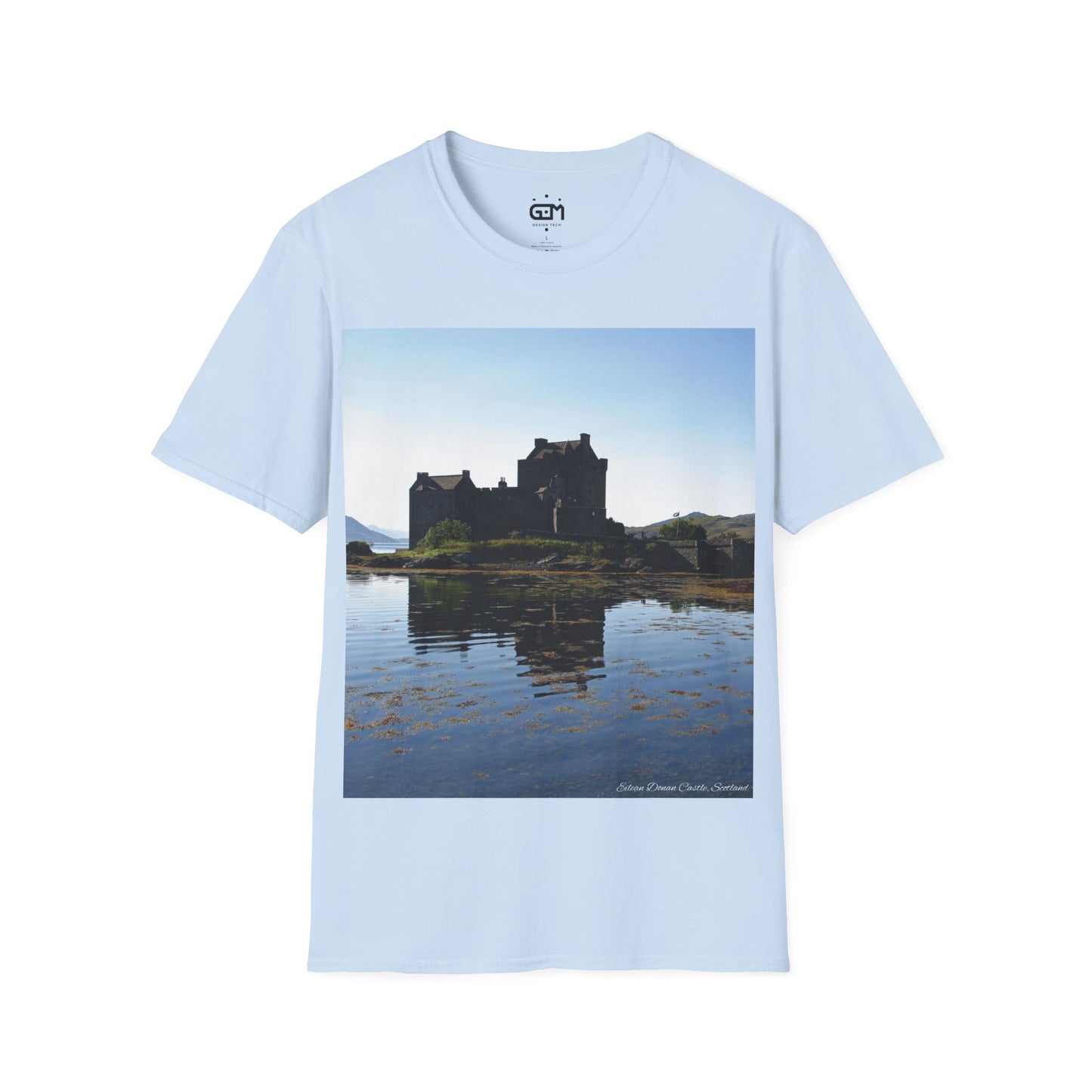 تي شيرت Eilean Donan Castle Photo Softstyle، تي شيرت للجنسين، قميص اسكتلندا، معلم اسكتلندي، طبيعة، مشهد، ألوان مختلفة