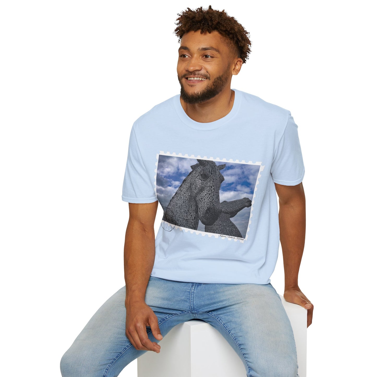 تي شيرت Postcard Kelpies Photo Softstyle، تي شيرت للجنسين، قميص اسكتلندا، ألوان مختلفة