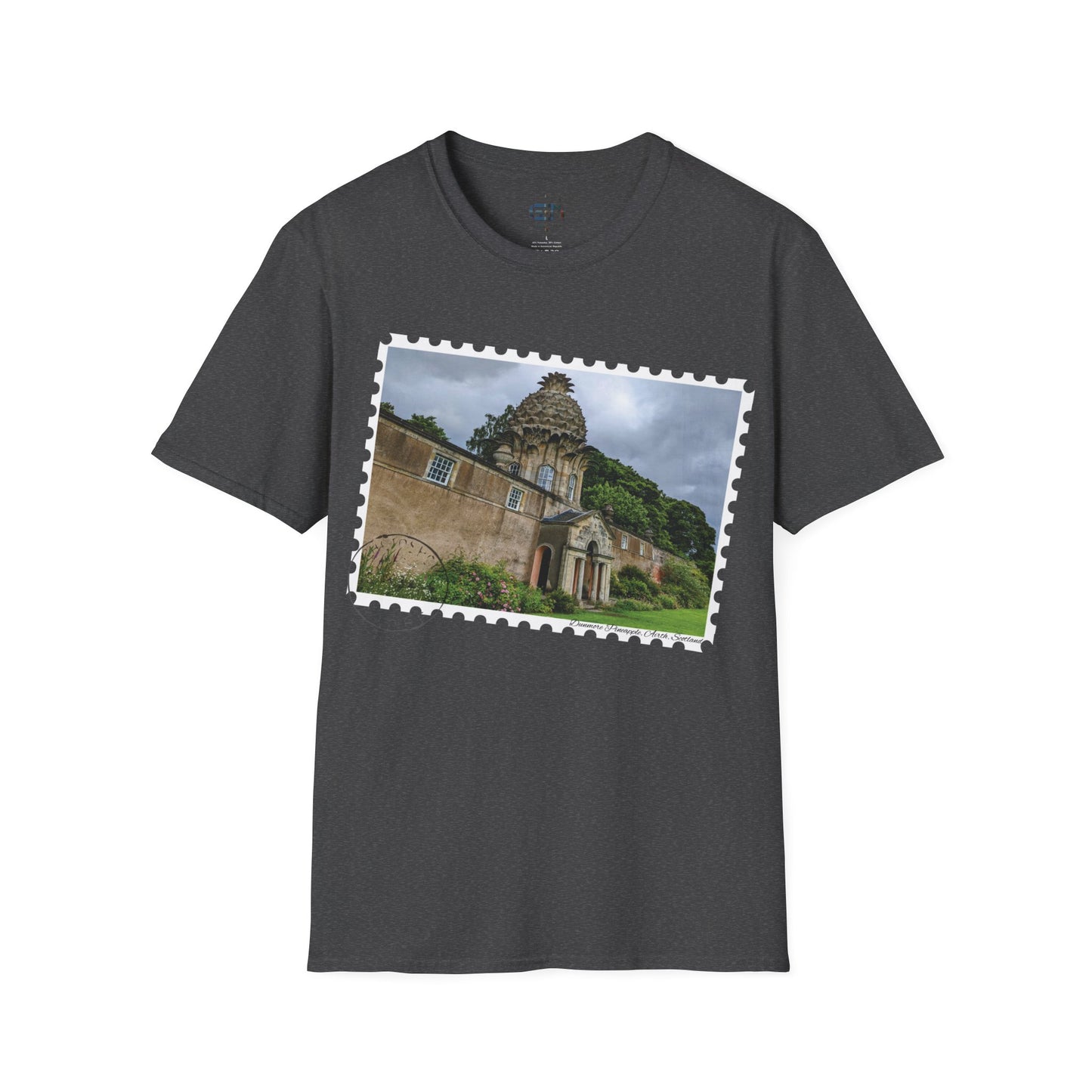 تي شيرت Postcard Dunmore Pineapple Photo Softstyle، تي شيرت للجنسين، قميص اسكتلندا، ألوان مختلفة