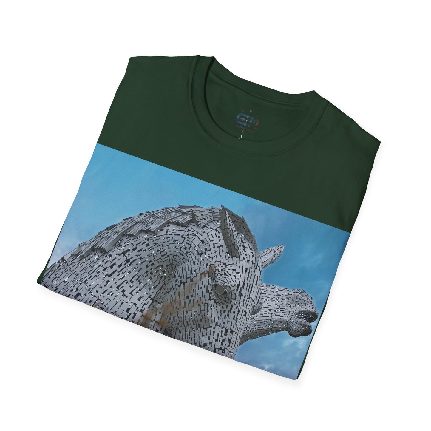 تي شيرت Kelpies with Meadow Photo Softstyle، تي شيرت للجنسين، معالم اسكتلندية، ألوان مختلفة