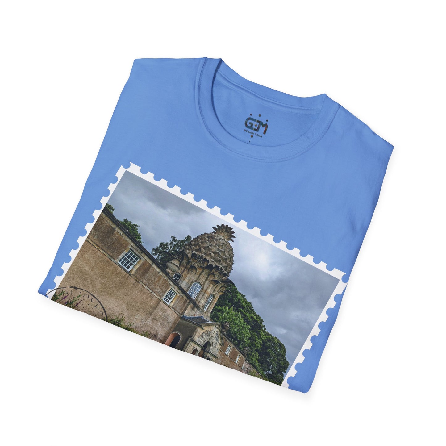 تي شيرت Postcard Dunmore Pineapple Photo Softstyle، تي شيرت للجنسين، قميص اسكتلندا، ألوان مختلفة