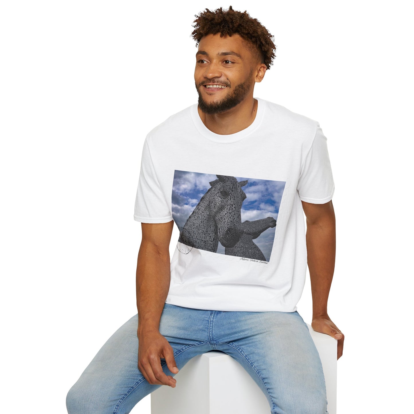 تي شيرت Postcard Kelpies Photo Softstyle، تي شيرت للجنسين، قميص اسكتلندا، ألوان مختلفة