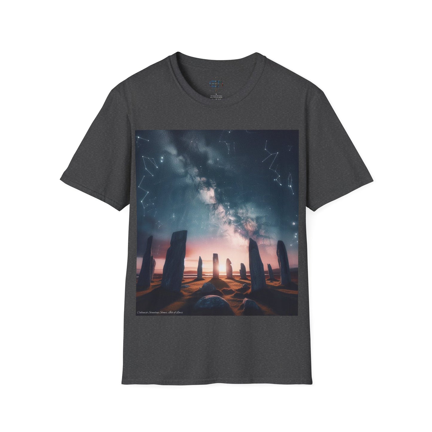 تي شيرت Callanish Standing Stones - Isle of Lewis Softstyle، تي شيرت للجنسين، معالم اسكتلندية، ألوان مختلفة