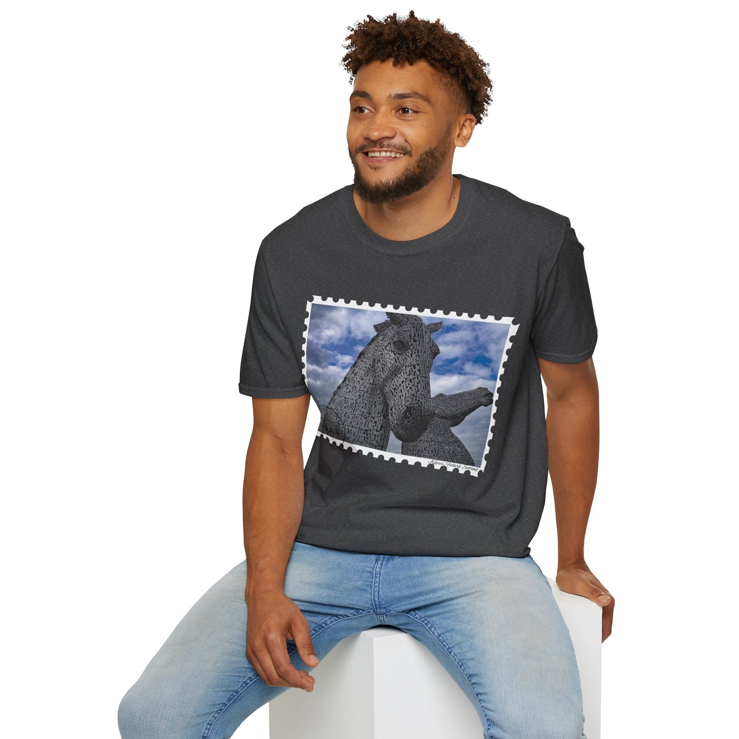 تي شيرت Postcard Kelpies Photo Softstyle، تي شيرت للجنسين، قميص اسكتلندا، ألوان مختلفة