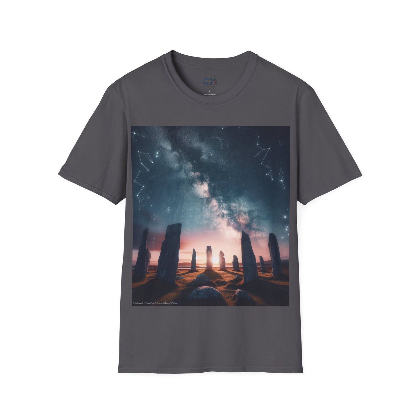 تي شيرت Callanish Standing Stones - Isle of Lewis Softstyle، تي شيرت للجنسين، معالم اسكتلندية، ألوان مختلفة