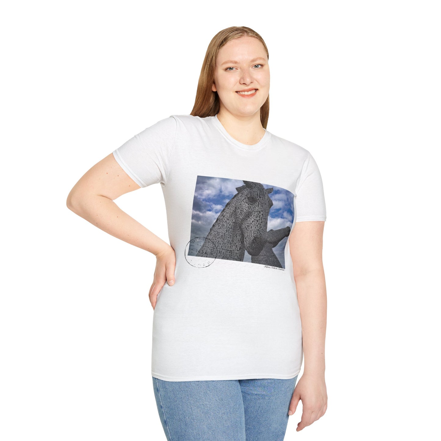تي شيرت Postcard Kelpies Photo Softstyle، تي شيرت للجنسين، قميص اسكتلندا، ألوان مختلفة